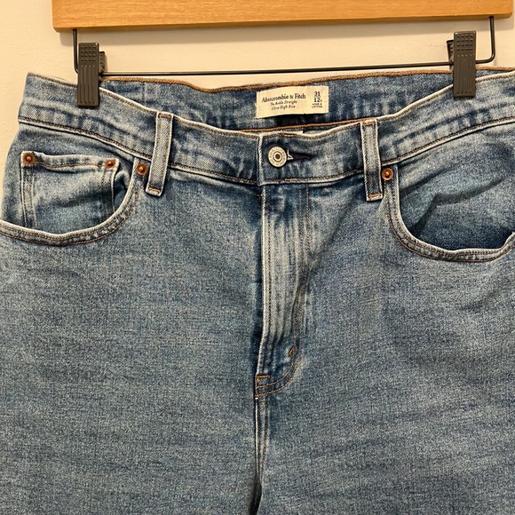 Abercrombie and Fitch ankle at straight ultra high rise - Picture 3 of 5